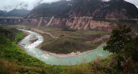 雅鲁藏布大峡谷